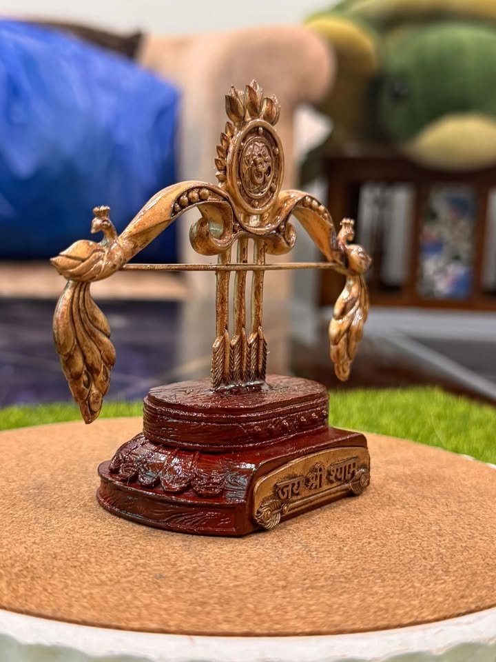 Jai Shri Shyam Divine Dashboard Idol – Premium Khatu Shyam Ji Symbol with Mor Pankh Motif | Spiritual Car Dashboard & Home Décor