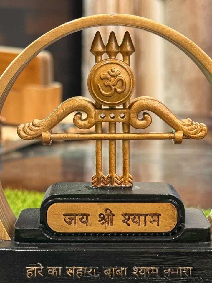 Jai Shri Shyam Car Dashboard Idol – Premium Khatu Shyam Ji Symbol with Om & Trishul | Spiritual Dashboard Accessory for Car, Home & Office